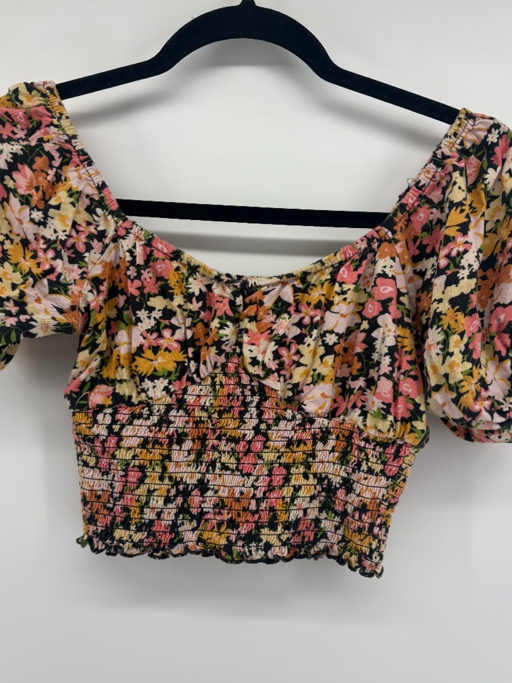 BILLABONG cropped floral puff sleeve blouse with smocking for stretch size small